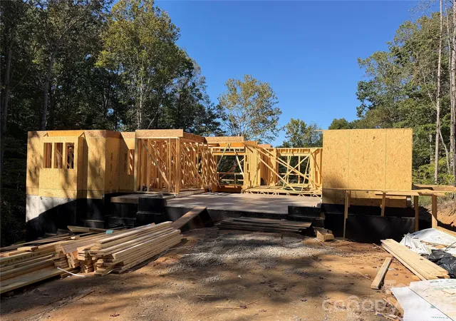 Photo 3 of Mansion for sale at 1046 Ventosa Dr, Denver, NC 28037 | MLS# 4429690 | Listing updated on 2026-10-20