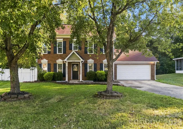 Photo 1 of Single family home for sale at 4209 Hounds Run Dr, Matthews, NC 28105 | MLS# 4429695 | Listing updated on 2026-10-01