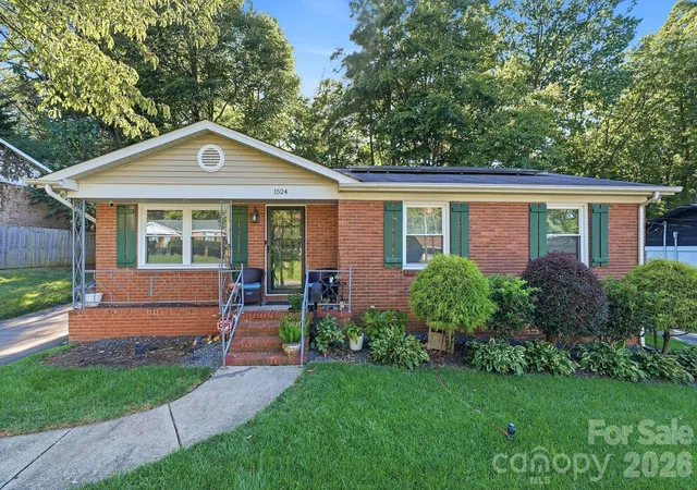 Single family home for sale at 1524 Lanewood Pl, Charlotte, NC 28208 | MLS# 4429696
