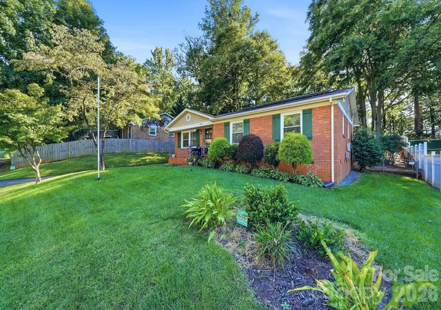 Photo 2 of Single family home for sale at 1524 Lanewood Pl, Charlotte, NC 28208 | MLS# 4429696 | Listing updated on 2026-10-09