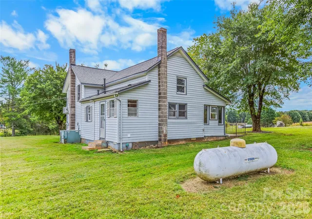 Photo 3 of Single family home for sale at 478 Randleman Rd, Hamptonville, NC 27020 | MLS# 4429716 | Listing updated on 2026-10-03