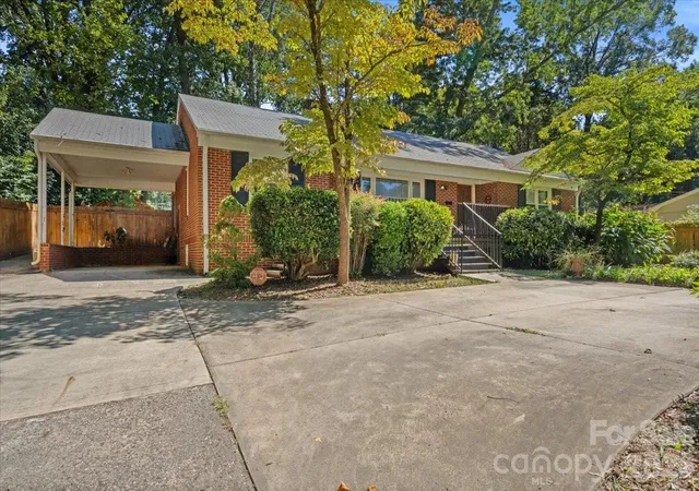 Photo 3 of Single family home for sale at 1720 Flynwood Dr, Charlotte, NC 28205 | MLS# 4429718 | Listing updated on 2026-10-03