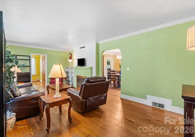 Photo 4 of Single family home for sale at 1720 Flynwood Dr, Charlotte, NC 28205 | MLS# 4429718 | Listing updated on 2026-10-03