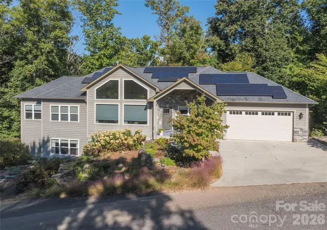 Photo 1 of Single family home for sale at 18 Herron View Ln, Weaverville, NC 28787 | MLS# 4429722 | Listing updated on 2026-10-03