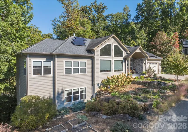 Photo 3 of Single family home for sale at 18 Herron View Ln, Weaverville, NC 28787 | MLS# 4429722 | Listing updated on 2026-10-03