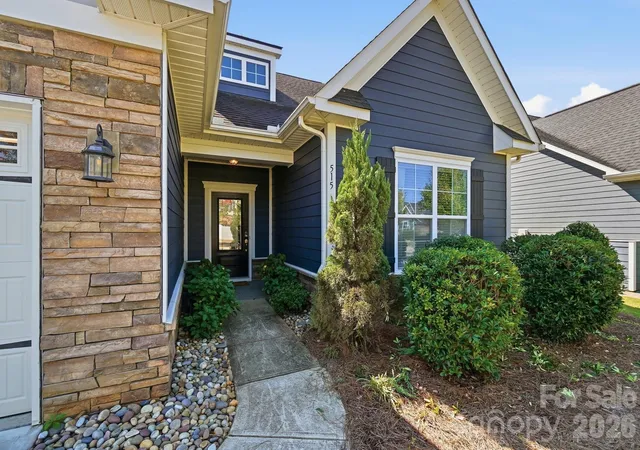Photo 3 of Single family home for sale at 515 Trillium Way, Belmont, NC 28012 | MLS# 4429736 | Listing updated on 2026-10-06
