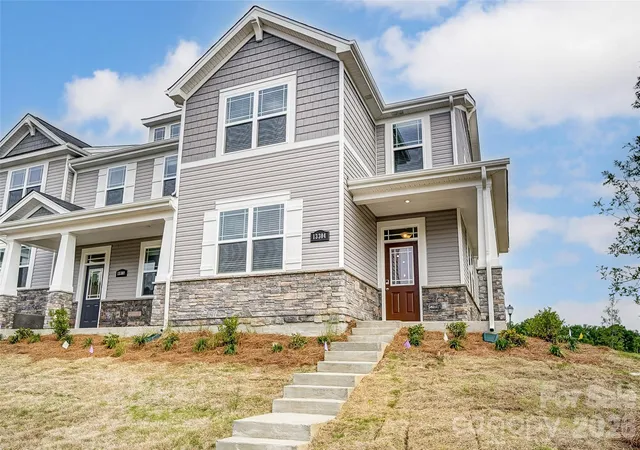 Townhouse for sale at 5225 Wyes Oak Ln, Charlotte, NC 28269 | MLS# 4429742