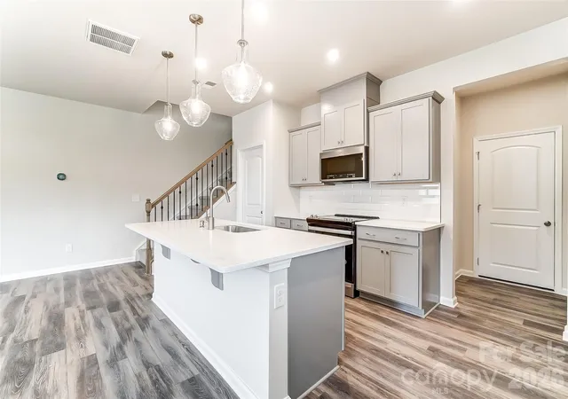 Photo 3 of Townhouse for sale at 5225 Wyes Oak Ln, Charlotte, NC 28269 | MLS# 4429742 | Listing updated on 2026-09-30