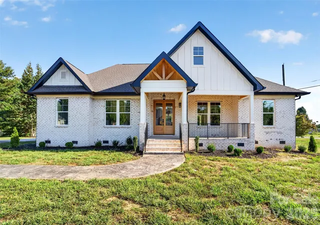 Photo 3 of Single family home for sale at 122 Manteo Rd, Lexington, NC 27295 | MLS# 4429744 | Listing updated on 2026-10-05