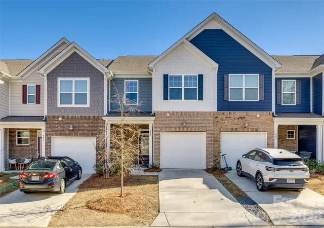 Photo 1 of Townhouse for sale at 807 Gable Oak Ln, Fort Mill, SC 29708 | MLS# 4429749 | Listing updated on 2026-10-03