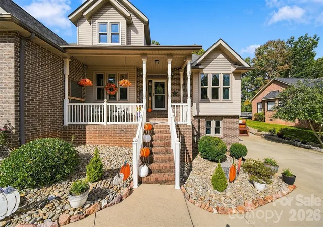 Photo 2 of Single family home for sale at 3645 Wandering Ln Ne, Hickory, NC 28601 | MLS# 4429752 | Listing updated on 2026-10-06
