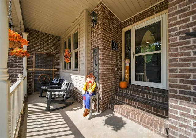 Photo 3 of Single family home for sale at 3645 Wandering Ln Ne, Hickory, NC 28601 | MLS# 4429752 | Listing updated on 2026-10-06