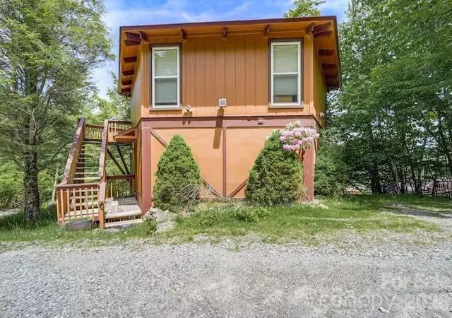 Photo 1 of Single family home for sale at 102 Cricket Way, Beech Mountain, NC 28604 | MLS# 4429753 | Listing updated on 2026-09-30
