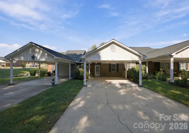 Photo 3 of Townhouse for sale at 19838 Oak Leaf Cir, Cornelius, NC 28031 | MLS# 4429778 | Listing updated on 2026-10-04