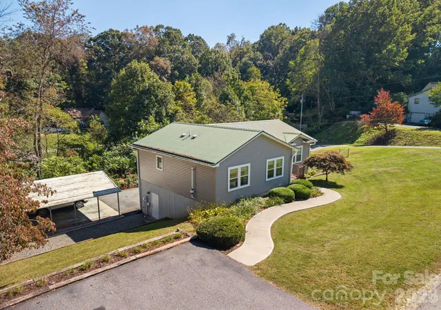 Photo 3 of Single family home for sale at 74 Ridgeline Rd, Clyde, NC 28721 | MLS# 4429782 | Listing updated on 2026-10-04