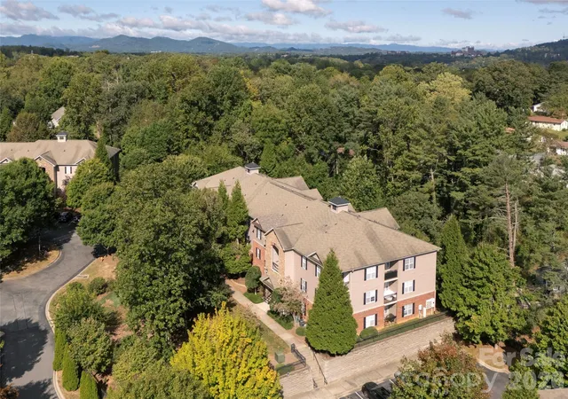 Condo for sale at 437 Appeldoorn Cir, Asheville, NC 28803 | MLS# 4429786