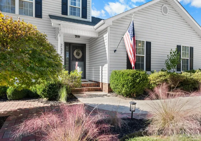 Photo 2 of Single family home for sale at 237 Scotts Crk Rd, Statesville, NC 28625 | MLS# 4429792 | Listing updated on 2026-10-08