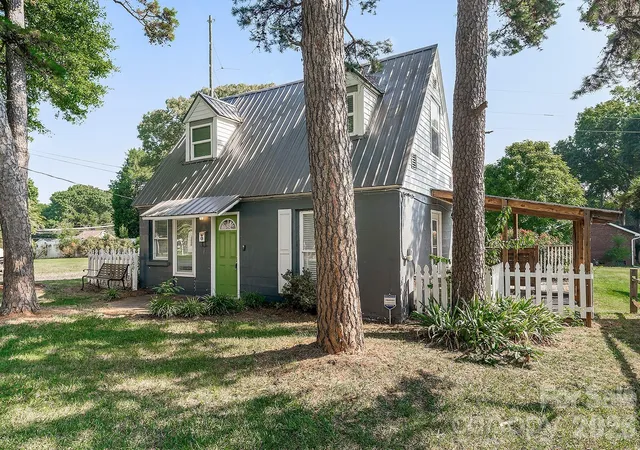 Photo 2 of Single family home for sale at 109 Julia Ave, Belmont, NC 28012 | MLS# 4429794 | Listing updated on 2026-10-01