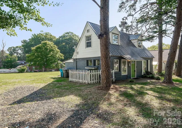 Photo 3 of Single family home for sale at 109 Julia Ave, Belmont, NC 28012 | MLS# 4429794 | Listing updated on 2026-10-01