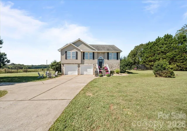 Single family home for sale at 2241 Killian Rd, Lincolnton, NC 28092 | MLS# 4429796