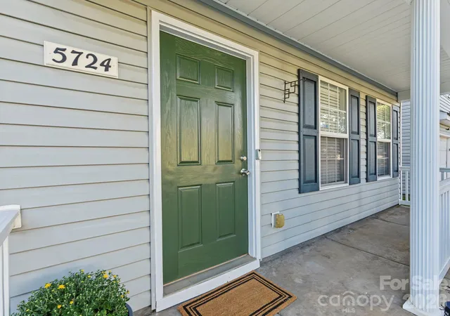 Photo 1 of Single family home for sale at 5724 Henderson Oaks Dr, Charlotte, NC 28269 | MLS# 4429797 | Listing updated on 2026-10-11