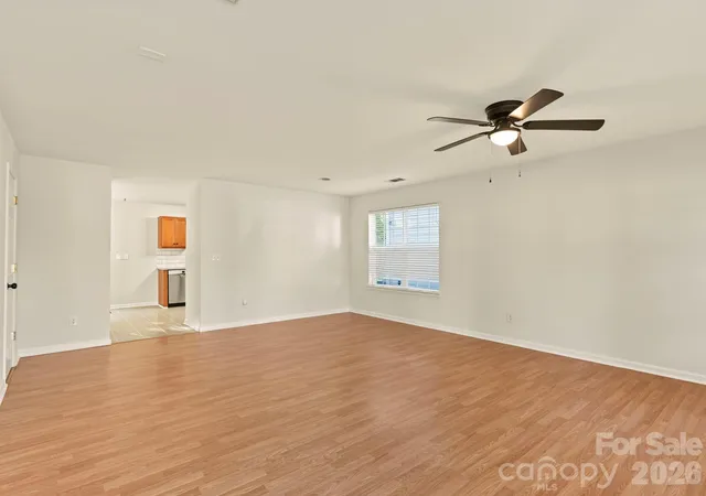 Photo 4 of Single family home for sale at 5724 Henderson Oaks Dr, Charlotte, NC 28269 | MLS# 4429797 | Listing updated on 2026-10-11
