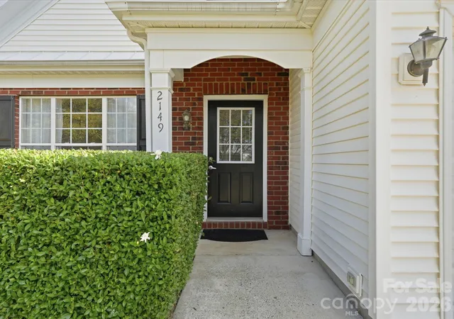 Photo 3 of Single family home for sale at 2149 Mckenzie Crk Dr, Charlotte, NC 28270 | MLS# 4429799 | Listing updated on 2026-10-01