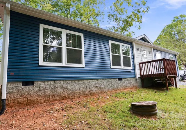 Photo 2 of Single family home for sale at 203 Beaverdam Loop Rd, Candler, NC 28715 | MLS# 4429811 | Listing updated on 2026-10-15