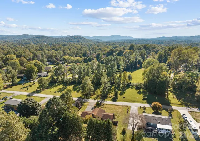 Photo 3 of Single family home for sale at 87 Underhill Rd, Hendersonville, NC 28792 | MLS# 4429817 | Listing updated on 2026-10-07