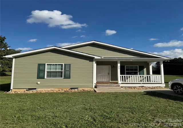 Photo 1 of Single family home for sale at 323 Martin St, Shelby, NC 28150 | MLS# 4429863 | Listing updated on 2026-10-03