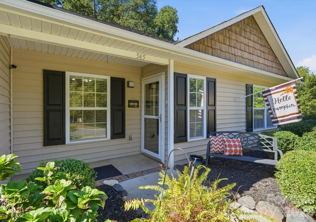 Photo 1 of Townhouse for sale at 545 Weavers Xing, Fort Mill, SC 29715 | MLS# 4429864 | Listing updated on 2026-09-30