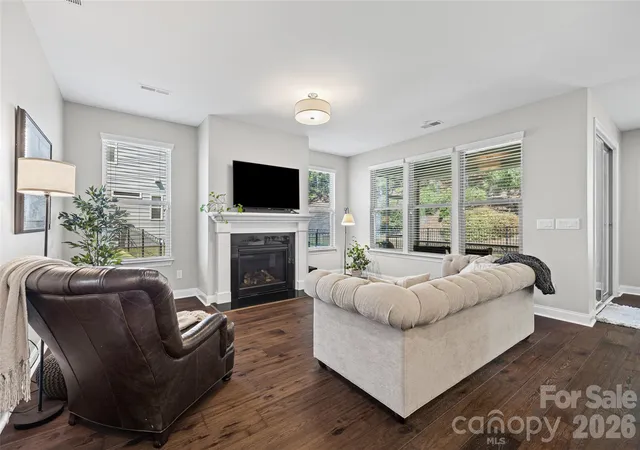 Photo 4 of Single family home for sale at 17015 Challory Glen Way, Charlotte, NC 28278 | MLS# 4429869 | Listing updated on 2026-10-06