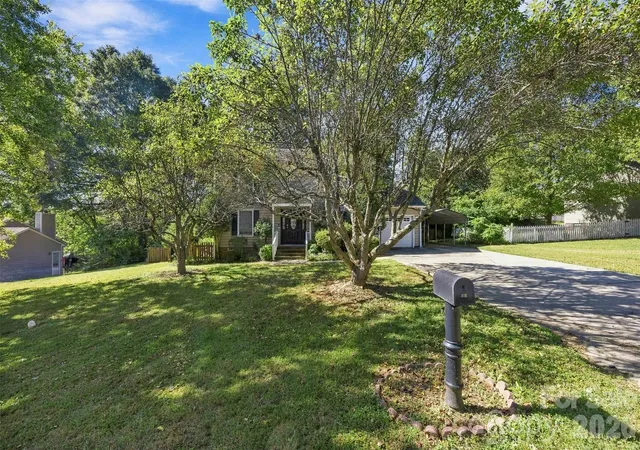 Photo 2 of Single family home for sale at 116 Beacon Hills Dr, Gastonia, NC 28056 | MLS# 4429885 | Listing updated on 2026-09-30