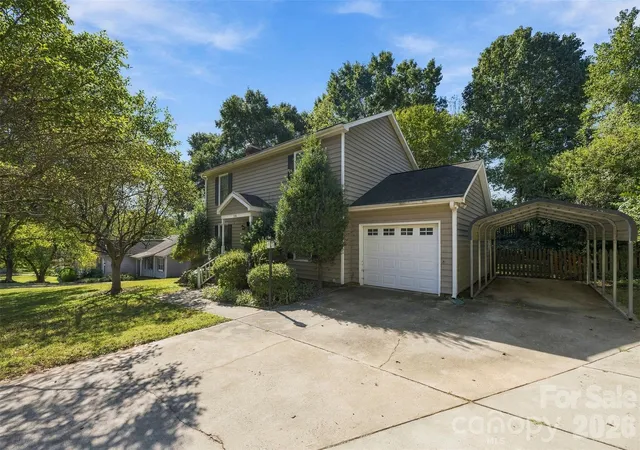 Photo 3 of Single family home for sale at 116 Beacon Hills Dr, Gastonia, NC 28056 | MLS# 4429885 | Listing updated on 2026-09-30