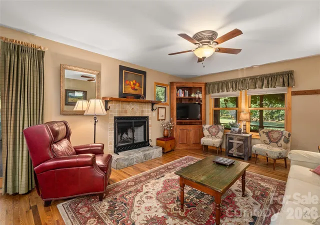Photo 3 of Single family home for sale at 28 Froggy Btm Trl, Canton, NC 28716 | MLS# 4429892 | Listing updated on 2026-10-07