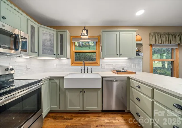 Photo 2 of Single family home for sale at 28 Froggy Btm Trl, Canton, NC 28716 | MLS# 4429892 | Listing updated on 2026-10-07