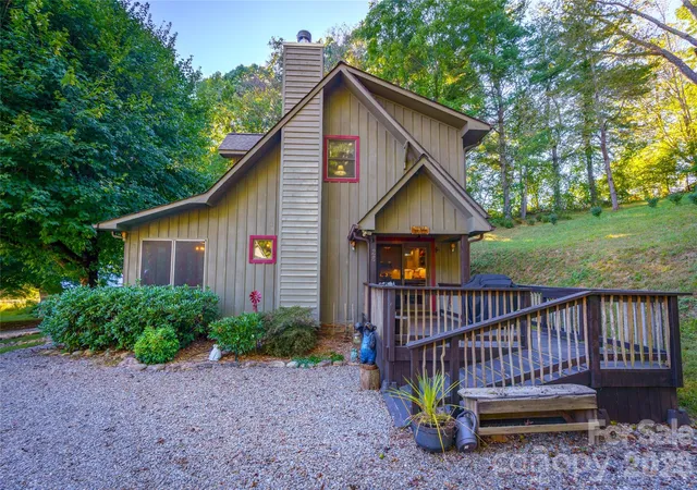 Photo 4 of Single family home for sale at 28 Froggy Btm Trl, Canton, NC 28716 | MLS# 4429892 | Listing updated on 2026-10-07