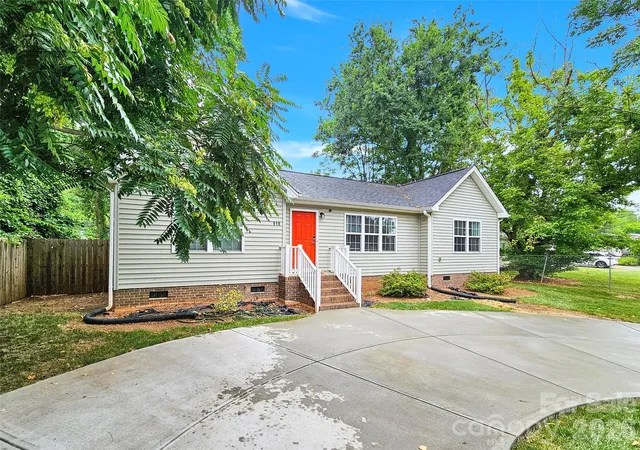Photo 3 of Single family home for sale at 919 Edgemont Ave, Belmont, NC 28012 | MLS# 4429900 | Listing updated on 2026-09-30
