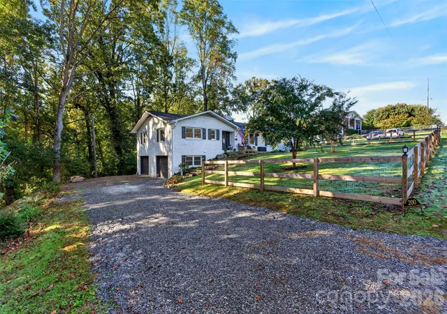 Photo 2 of Single family home for sale at 200 Whispering Hills Dr, Hendersonville, NC 28792 | MLS# 4429905 | Listing updated on 2026-10-14