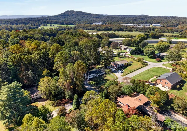 Photo 3 of Single family home for sale at 200 Whispering Hills Dr, Hendersonville, NC 28792 | MLS# 4429905 | Listing updated on 2026-10-14