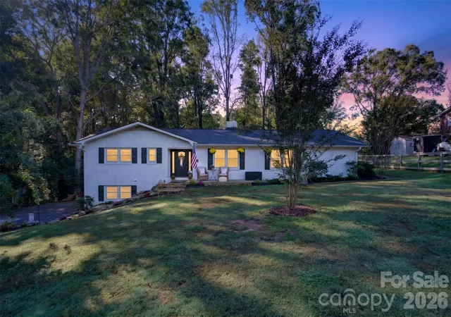 Photo 3 of Single family home for sale at 200 Whispering Hills Dr, Hendersonville, NC 28792 | MLS# 4429905 | Listing updated on 2026-10-14