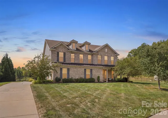 Photo 3 of Single family home for sale at 110 Kenna Ct, Matthews, NC 28104 | MLS# 4429916 | Listing updated on 2026-10-09