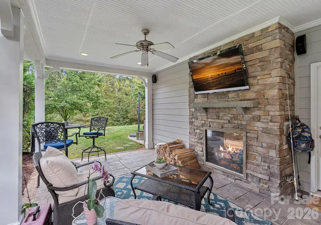 Photo 4 of Single family home for sale at 1869 Still Water Ln, Fort Mill, SC 29707 | MLS# 4429936 | Listing updated on 2026-10-10