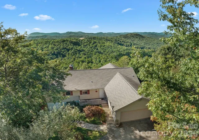 Photo 3 of Single family home for sale at 70 Moor Ln, Brevard, NC 28712 | MLS# 4429937 | Listing updated on 2026-10-07
