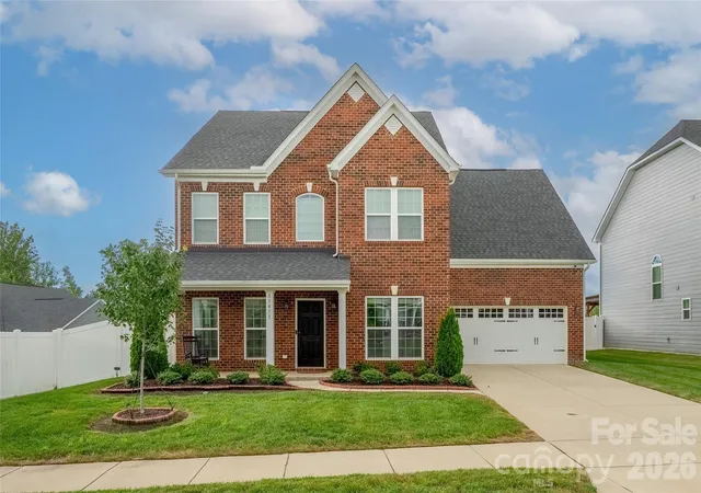 Photo 2 of Single family home for sale at 13411 Quicksilver Ln, Huntersville, NC 28078 | MLS# 4429938 | Listing updated on 2026-10-01