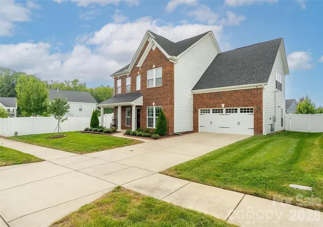 Photo 3 of Single family home for sale at 13411 Quicksilver Ln, Huntersville, NC 28078 | MLS# 4429938 | Listing updated on 2026-10-01