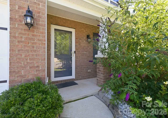 Photo 2 of Single family home for sale at 5904 Ellimar Fld Ln, Charlotte, NC 28215 | MLS# 4429939 | Listing updated on 2026-10-02