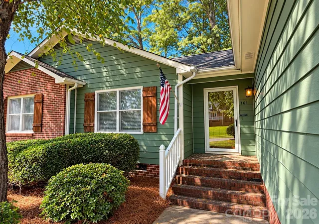 Photo 2 of Single family home for sale at 101 Antelope Dr, Mount Holly, NC 28120 | MLS# 4429952 | Listing updated on 2026-10-03