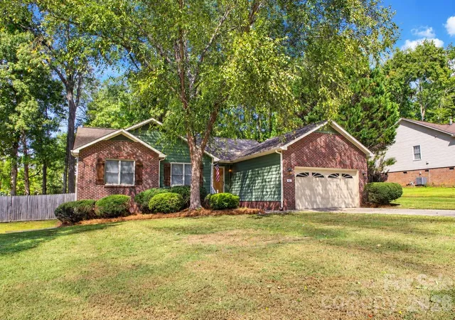 Photo 3 of Single family home for sale at 101 Antelope Dr, Mount Holly, NC 28120 | MLS# 4429952 | Listing updated on 2026-10-03