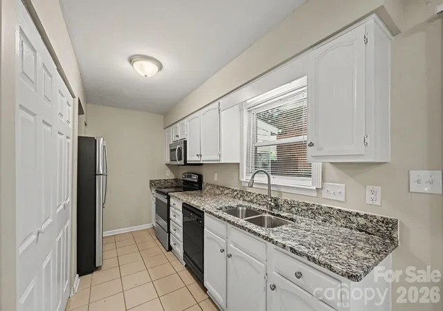 Photo 4 of House for sale at 11059 Hunter Trl Ln, Charlotte, NC 28226 | MLS# 4429978 | Listing updated on 2026-10-07